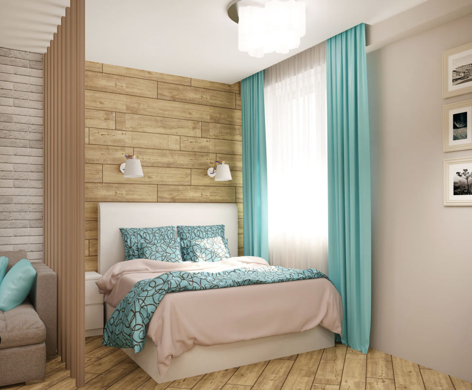 Дизайн-проект спальни-гостиной 22 кв.м в песочных тонах с бирюзовыми оттенками, кровать, бирюзовые портьеры, перегородка из брусков, настенные светильники, прикроватная тумба