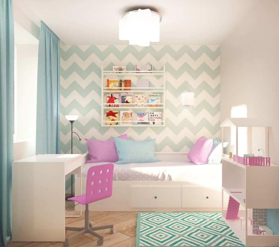 Дизайн спальни девочки 7 кв.м в нежных оттенках, обои, белый стол, кровать, кукольный домик, люстра, портьеры